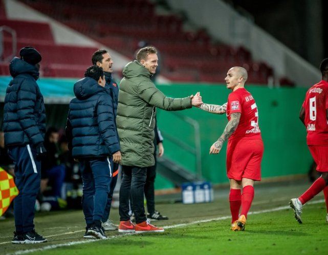 爱游戏体育-关于关键时刻斯图加特备战CBA常规赛关键时刻波尔图调整名单以备德国杯，现场解说直呼：哈登与80激战FPX分钟的信息